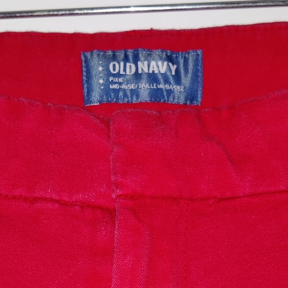 🤩BOGOFREE🤩 Size 18 Old Navy Red Capri Crop Pants - Picture 2 of 4
